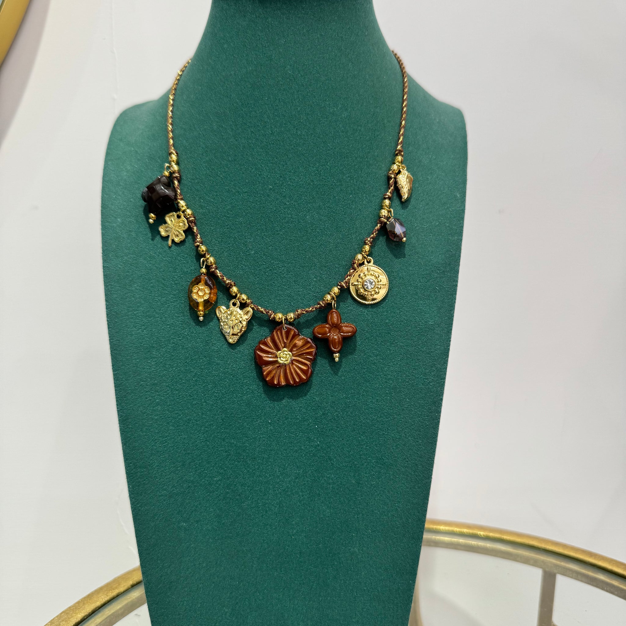Collana Brown