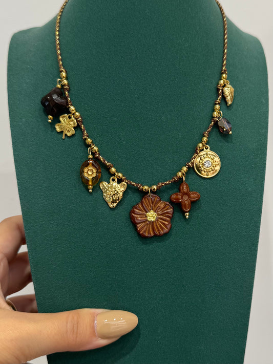 Collana Brown